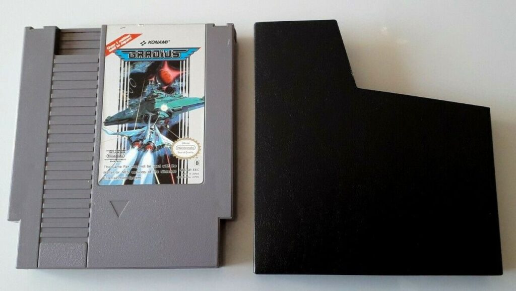 jeux et fourreau gradius NES